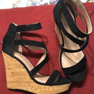 Black wedges